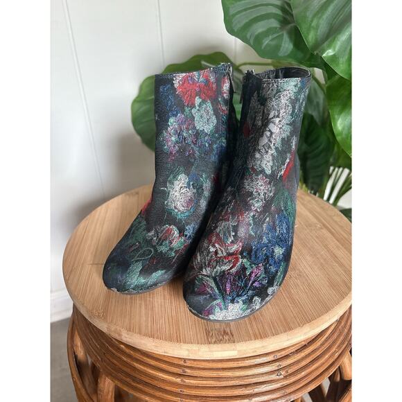Zigi Soho Nydia Embroidered Floral Tapestry Ankle Boots Size 8.5 - Picture 4 of 9